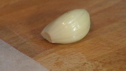 хрустящие тосты с яйцом пашот под лимонным соусом