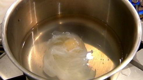 хрустящие тосты с яйцом пашот под лимонным соусом