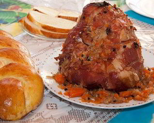 Ветчина в бальзамической глазури с жареным коктейльным луком