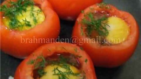 глазунья в помидоре