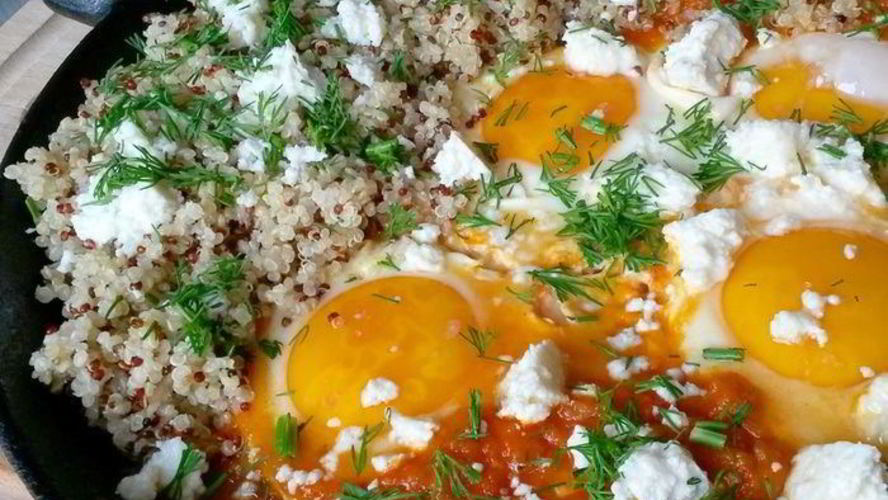 Рецепт шакшуки с киноа и брынзой