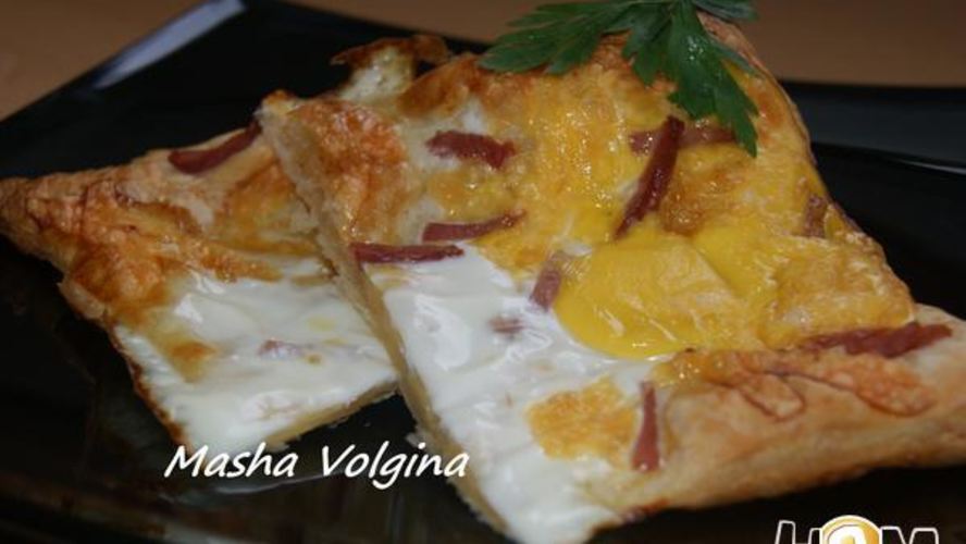 Рецепт яичницы на слоеном тесте