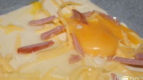 яичница на слоеном тесте