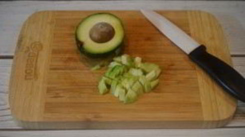 яичница с беконом и авокадо