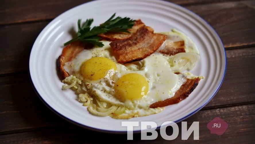 Рецепт яичницы с беконом