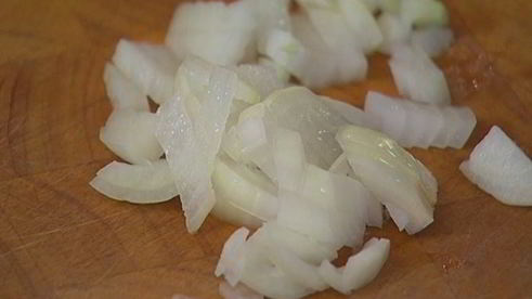 яичница с индейкой, картофелем и травами