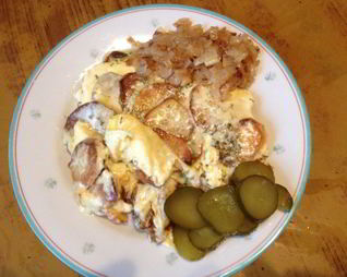 Яичница с картофелем и сыром