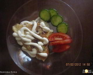 Яичница с хлебом и луком