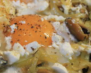 Яичница с мидиями и фетой