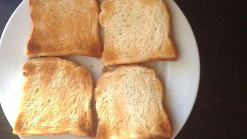 яичница с зеленью и сыром на завтрак