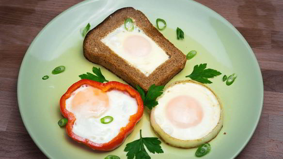 Рецепт Яичницы в хлебе, перце и луке