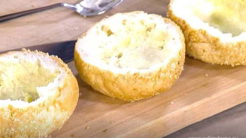 яйца с семгой, запеченные в корзинках