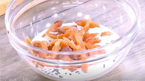 яйца с семгой, запеченные в корзинках