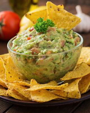 Закуска из авокадо и крабовых палочек