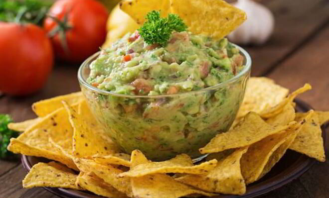 Закуска из авокадо и крабовых палочек