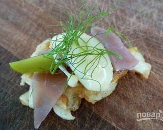 Закуска с маринованными огурцами