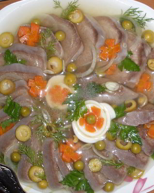 Заливное из свиного языка