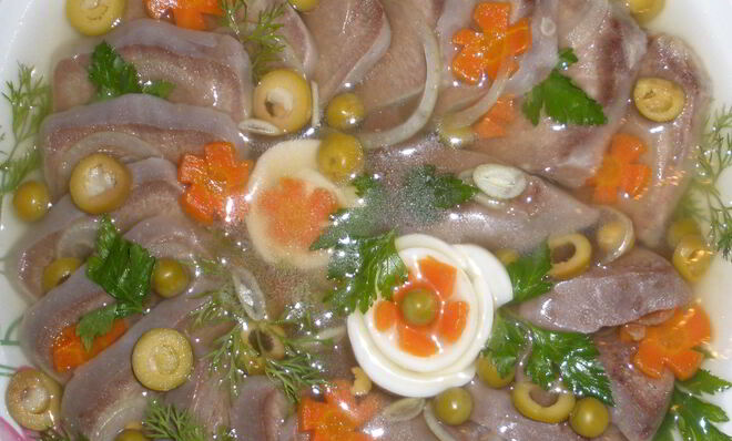 Заливное из свиного языка