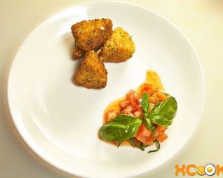 Жареный сулугуни с помидорами