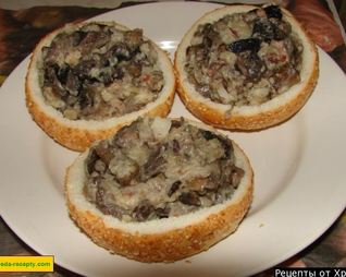 Жульен в булочках с курицей и грибами