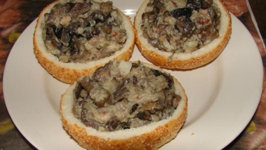 Рецепт жульена в булочках с курицей и грибами