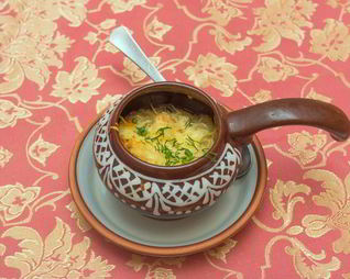 Жюльен с курицей и грибами в горшочках